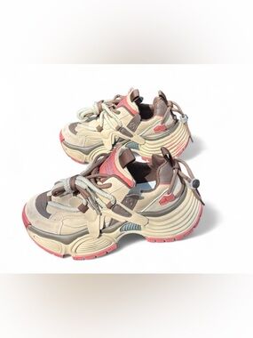 CHUNKY SNEAKERS